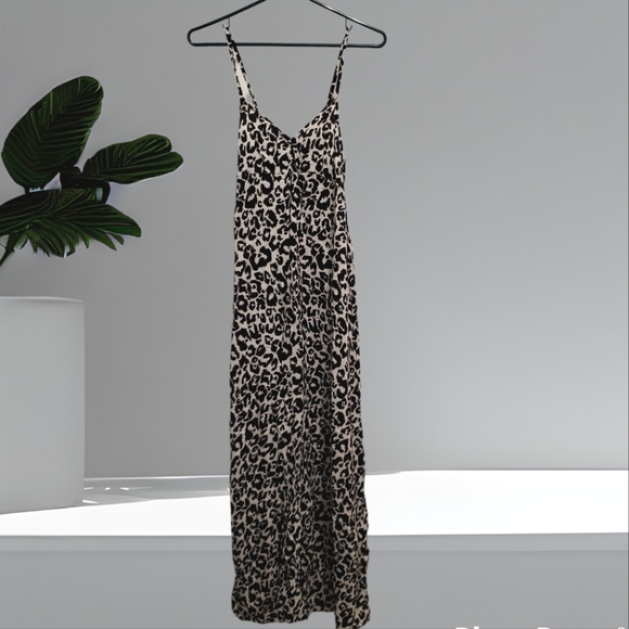 H&M Dresses & Skirts - H&M Black & White Leopard Print Maxi Dress Sz 4